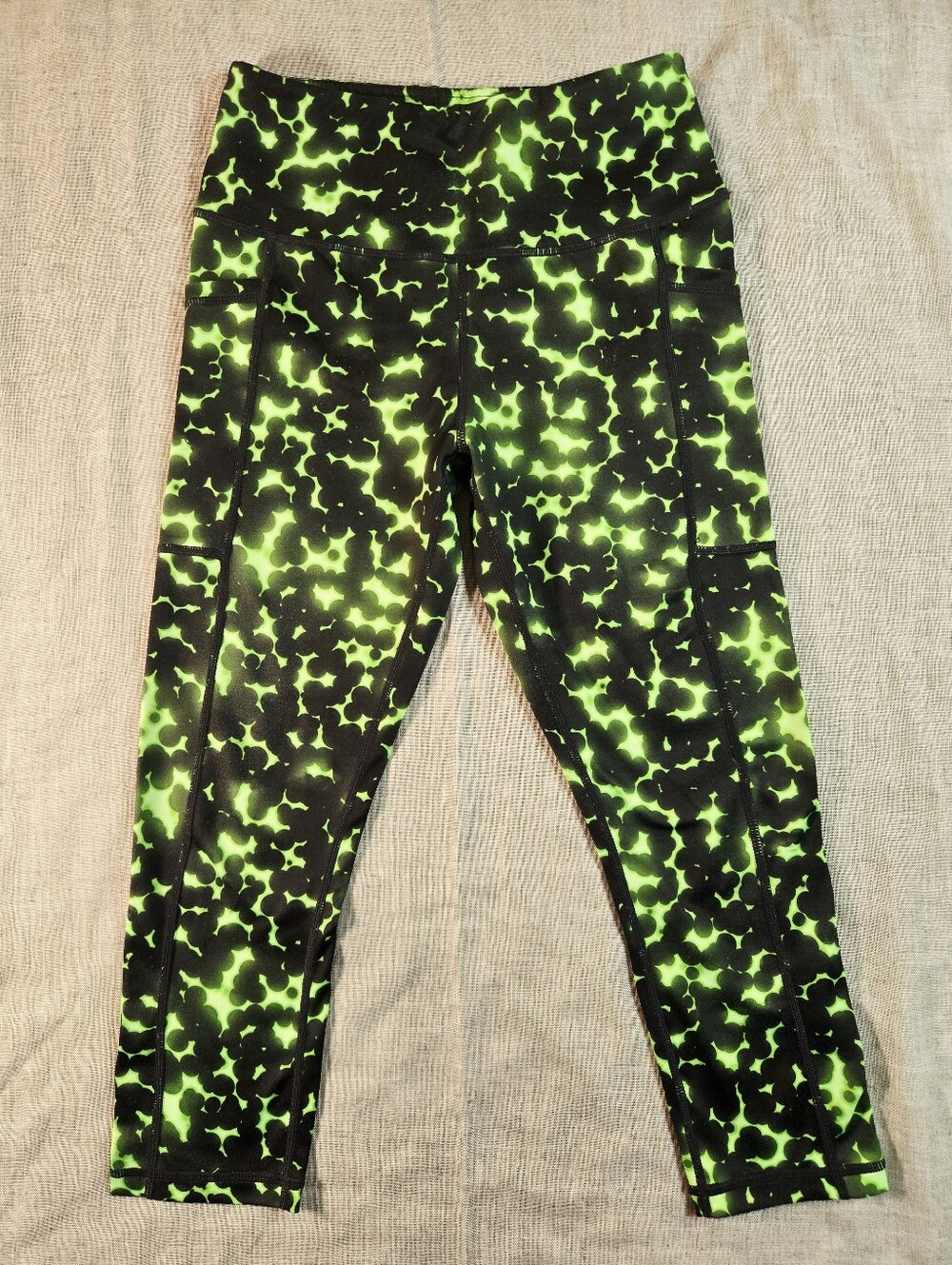 Constantly Varied Gear CVG Neon Green Splatter Capri Leggings XS Pockets